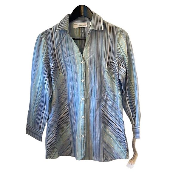 First Issue. Liz Claiborne Company. Button down. Size‎ Medium - Picture 1 of 7